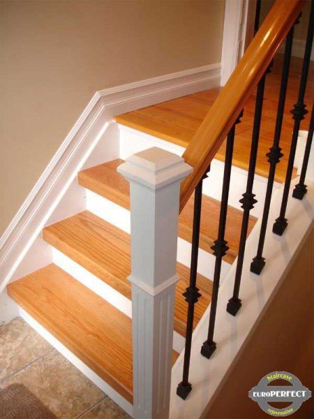 How to Coordinate Wood Handrails With Stair Treads and Flooring